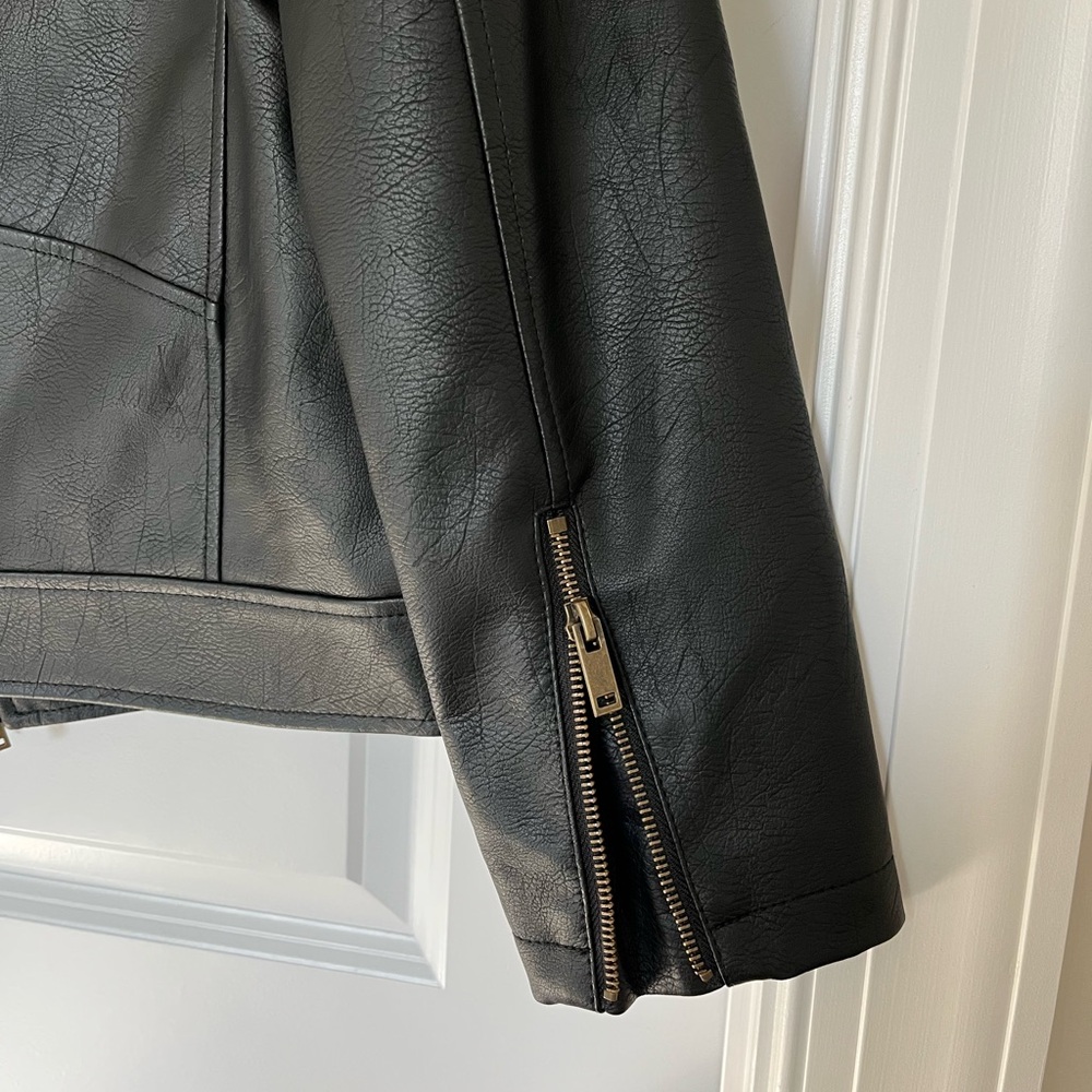 Universal Thread S Black Leather Jacket With Zipp… - image 7